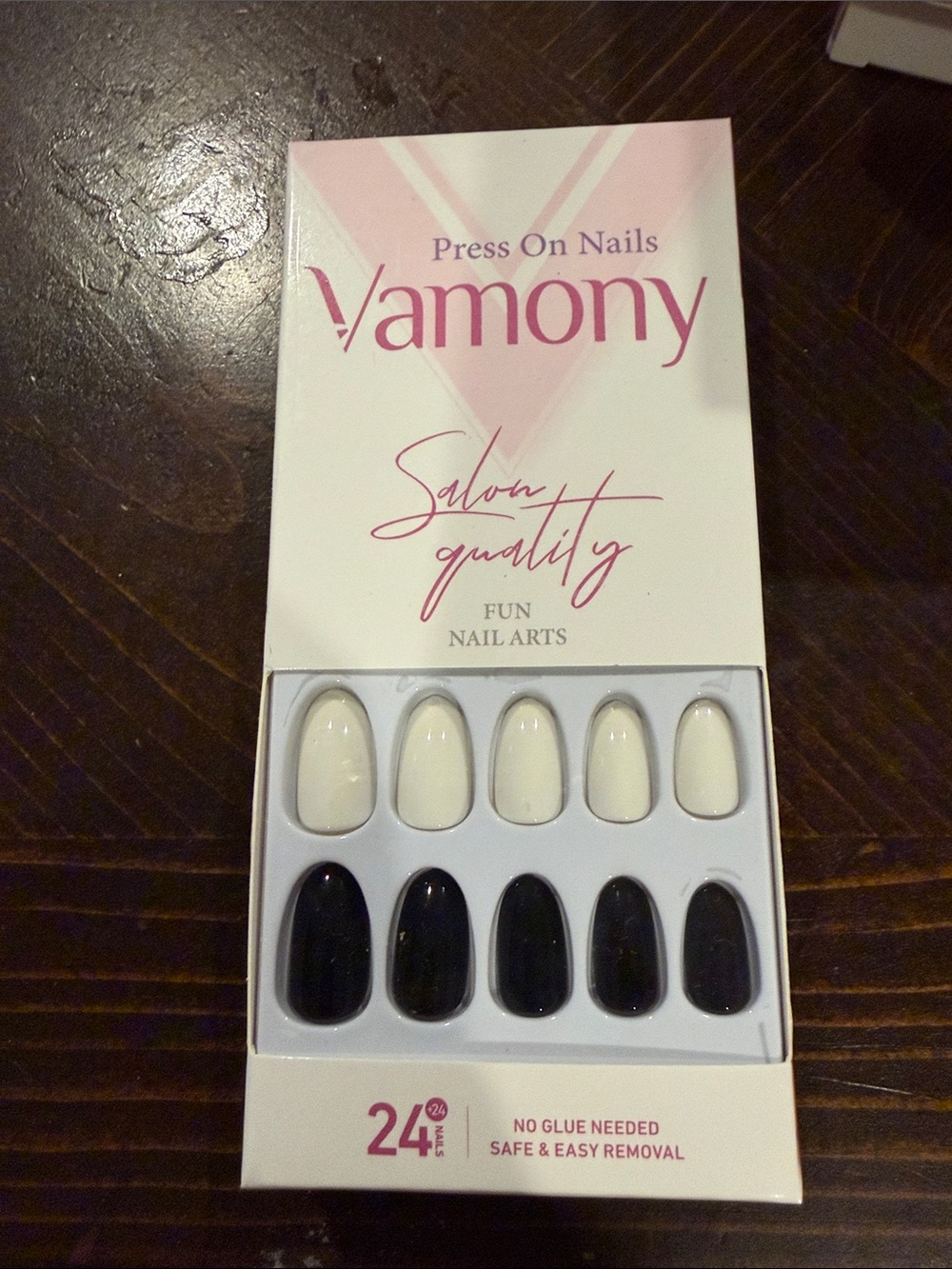 Black & White Salon-Quality Press On Nails